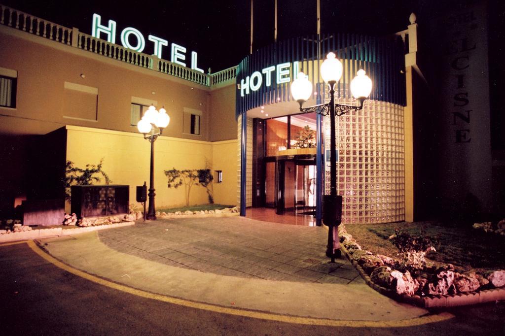Hotel El Cisne ซาราโกซา ภายนอก รูปภาพ