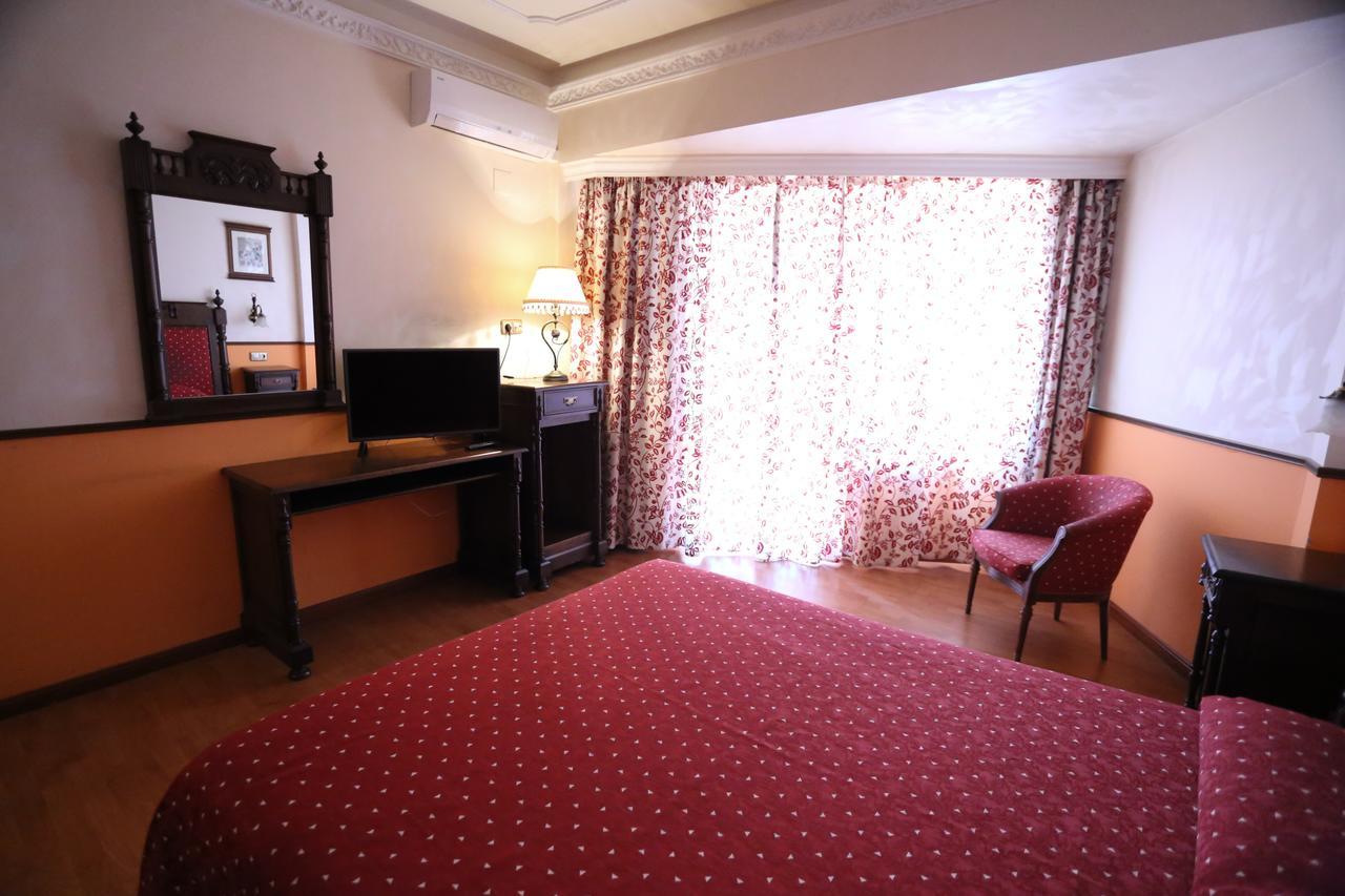 Hotel El Cisne ซาราโกซา ภายนอก รูปภาพ