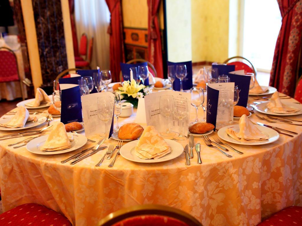 Hotel El Cisne ซาราโกซา ภายนอก รูปภาพ